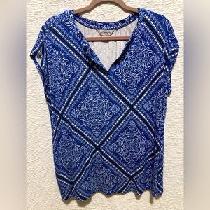 Liz Claiborne rayon sleeveless top in blue